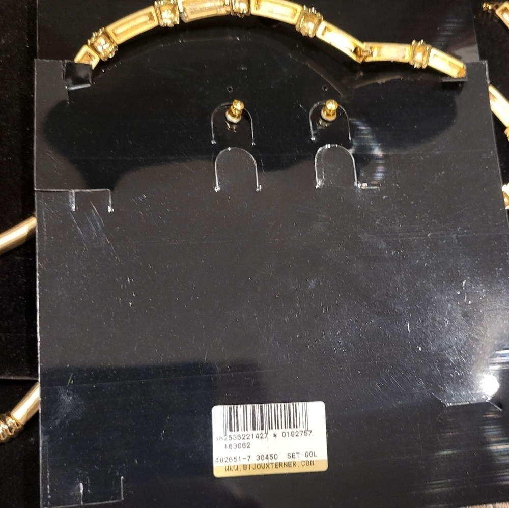 Lot of 4 sets of Vintage Bijoux Terner Pierced Earrings and Necklace Gold Tone - Picture 5 of 6